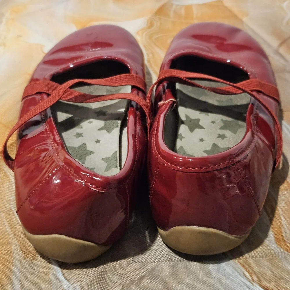 Livie & Luca Girls Red Patent Mary Jane Shoes Size 1 Youth Elastic Strap